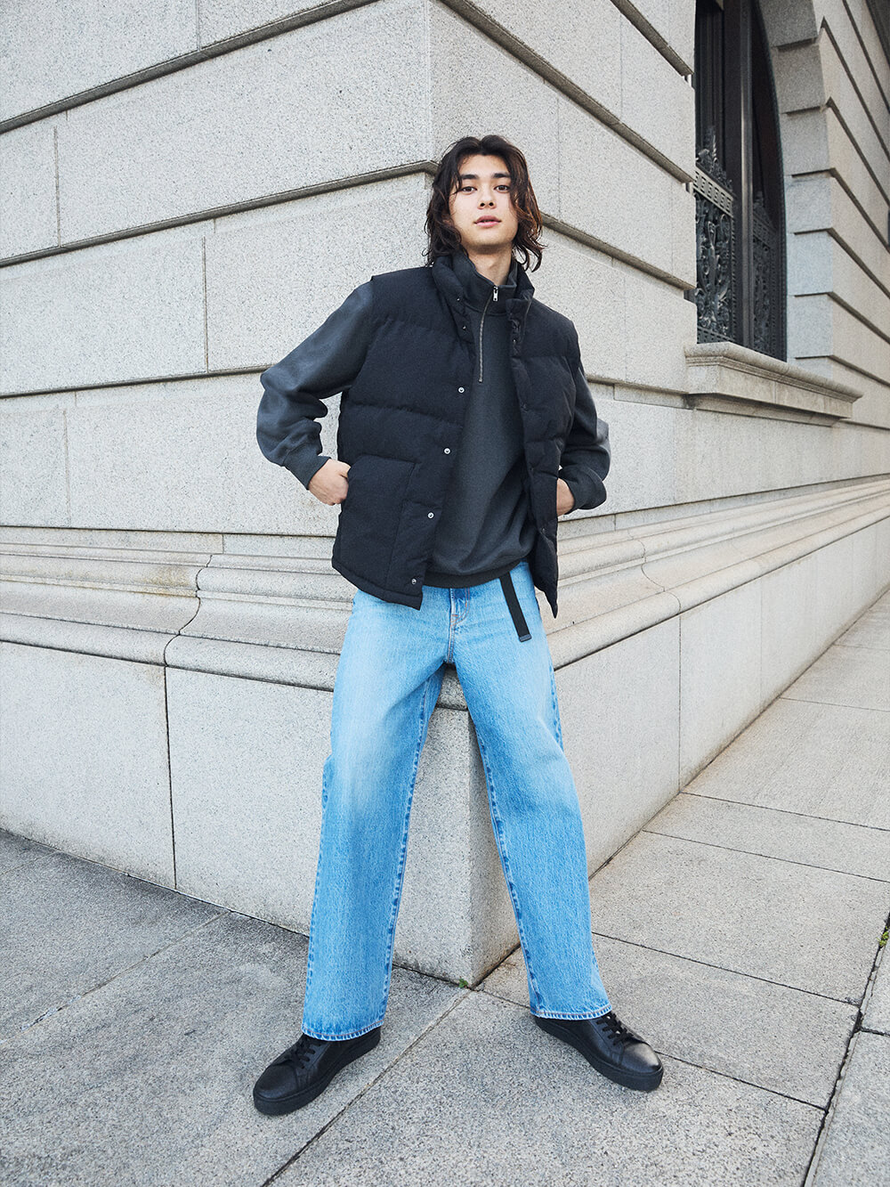 古着ライクなアイテムを重ねた都会派ヴィンテージスタイル