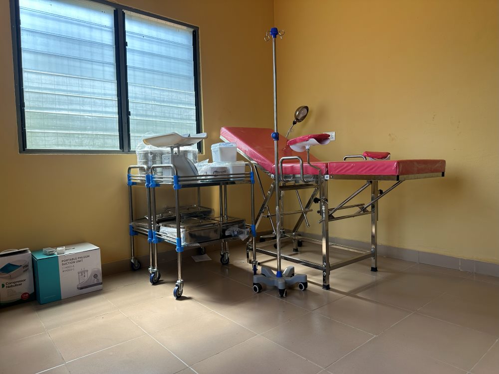 ガーナ・アクルス診療所建設支援