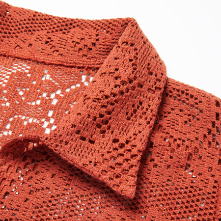 二重折りのしっかりとした襟元